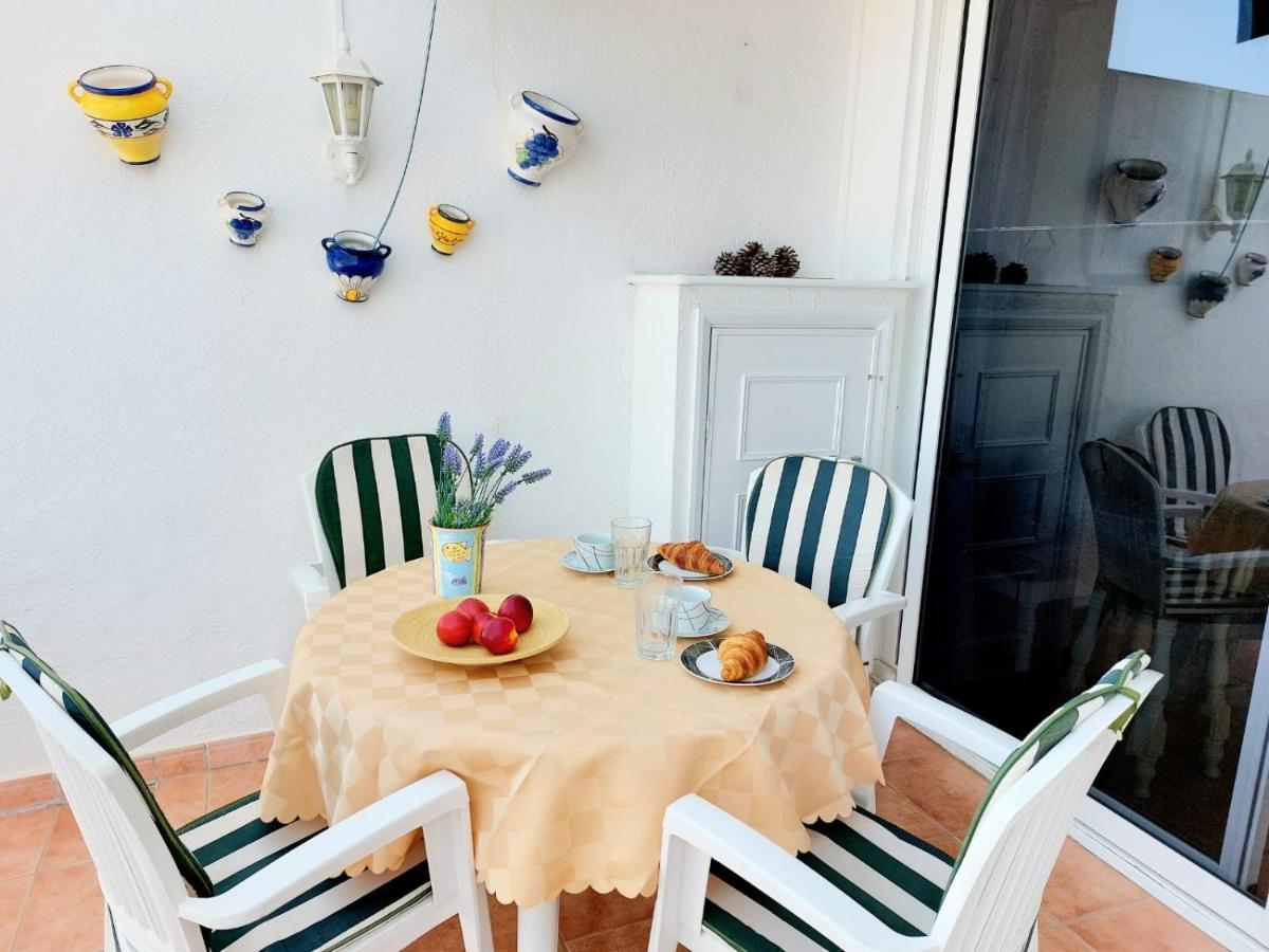 First Line Villa Floor Studio Apartment With Amazing Sea View Air Conditioned Just 50M From The Beach Costa Adeje (Tenerife) Exterior foto